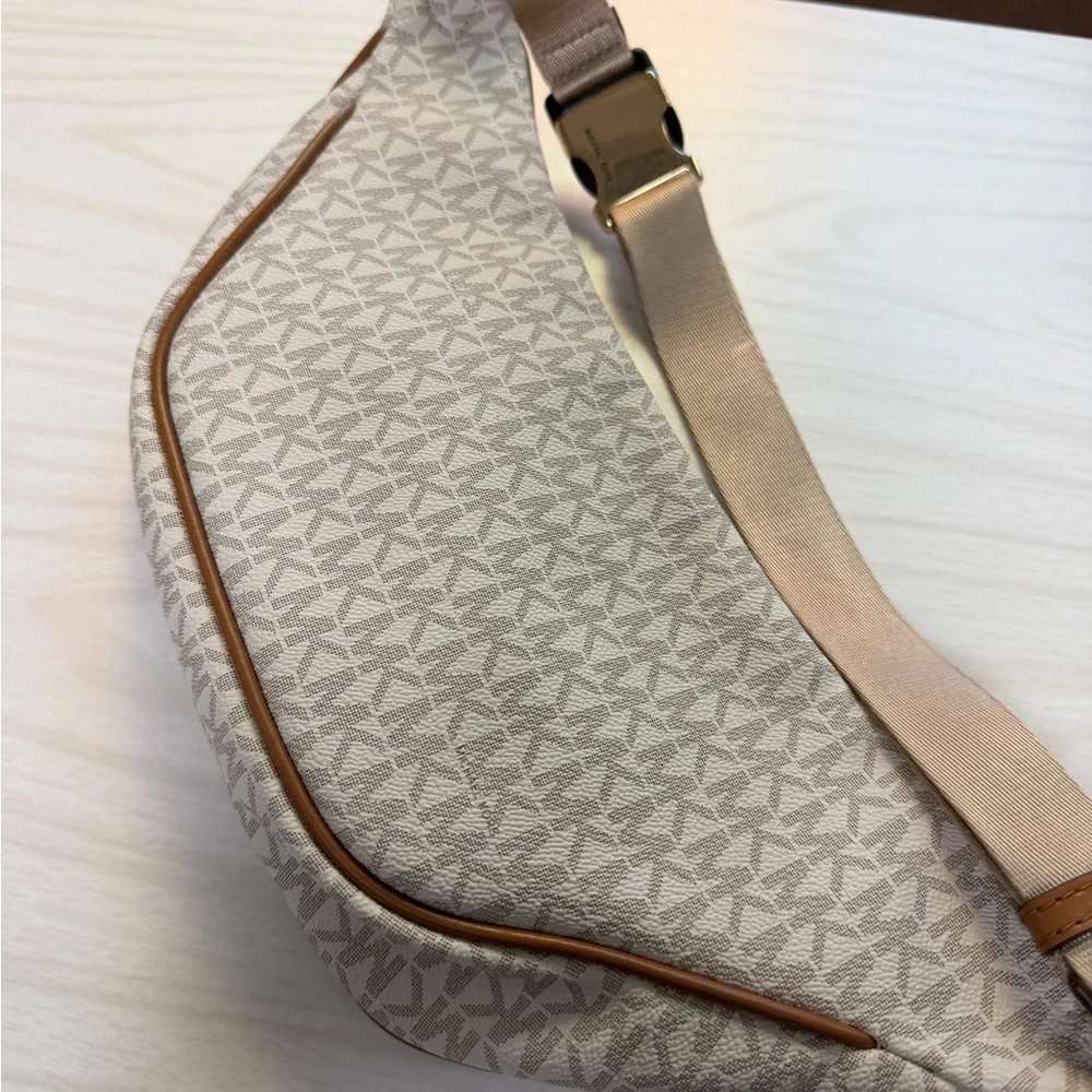Michael Kors Cream & Brown Signature Crossbody Belt Bag